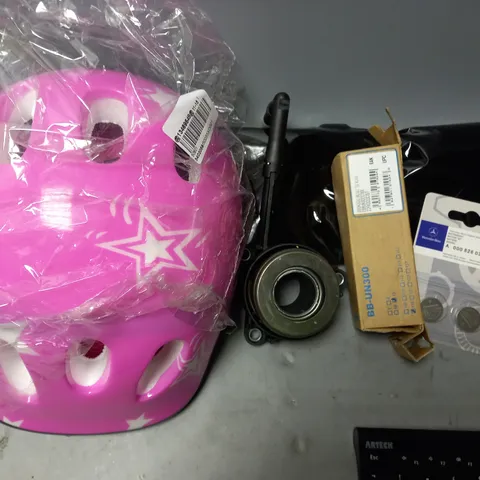 BOX OF ASSORTED CAR ACCESSORIES TO INCLUDE KIDS HELMET - BATTERY - WINDOW TINT / COLLECTION ONLY
