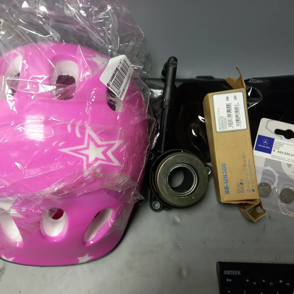 BOX OF ASSORTED CAR ACCESSORIES TO INCLUDE KIDS HELMET - BATTERY - WINDOW TINT / COLLECTION ONLY