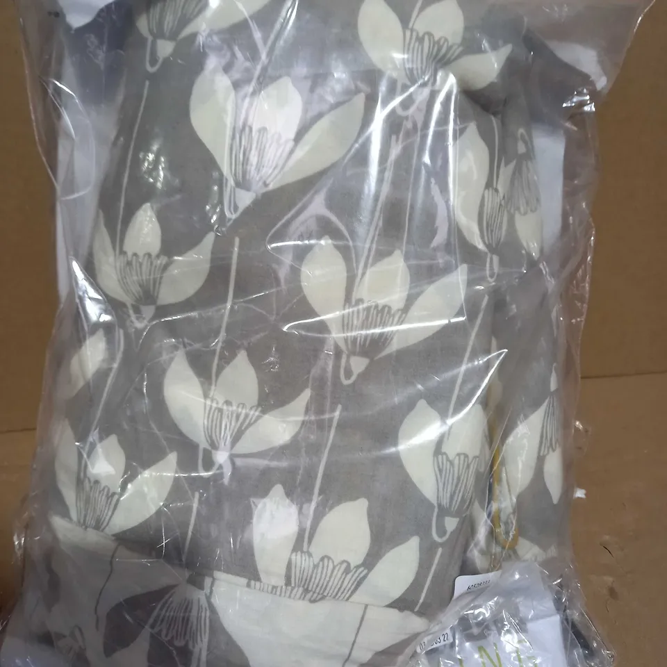 SCION SNOW DROP DUVET COVER - KING SIZE  RRP £80