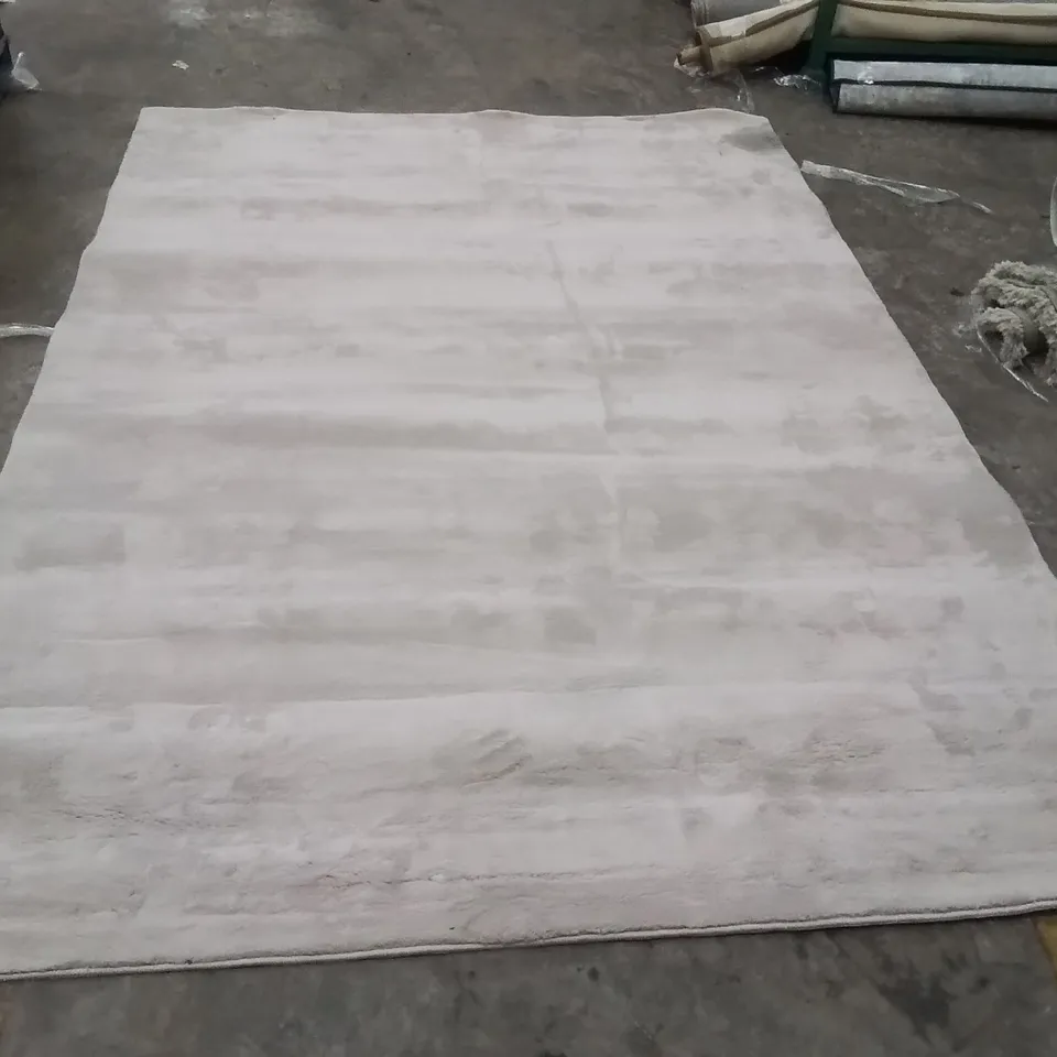 QUALITY DESIGNER AREA RUG - APPROXIMATELY  286X198