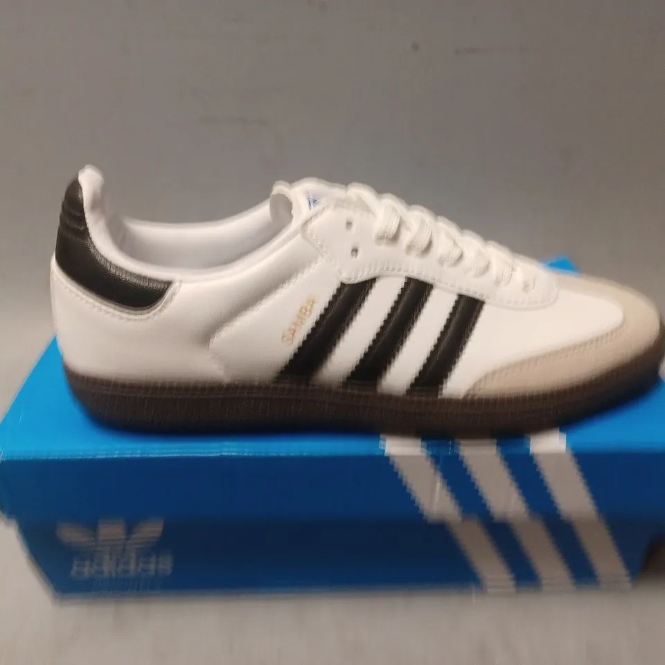 BOXED PAIR OF ADIDAS SAMBA OG TRAINERS - UK SIZE 5.5