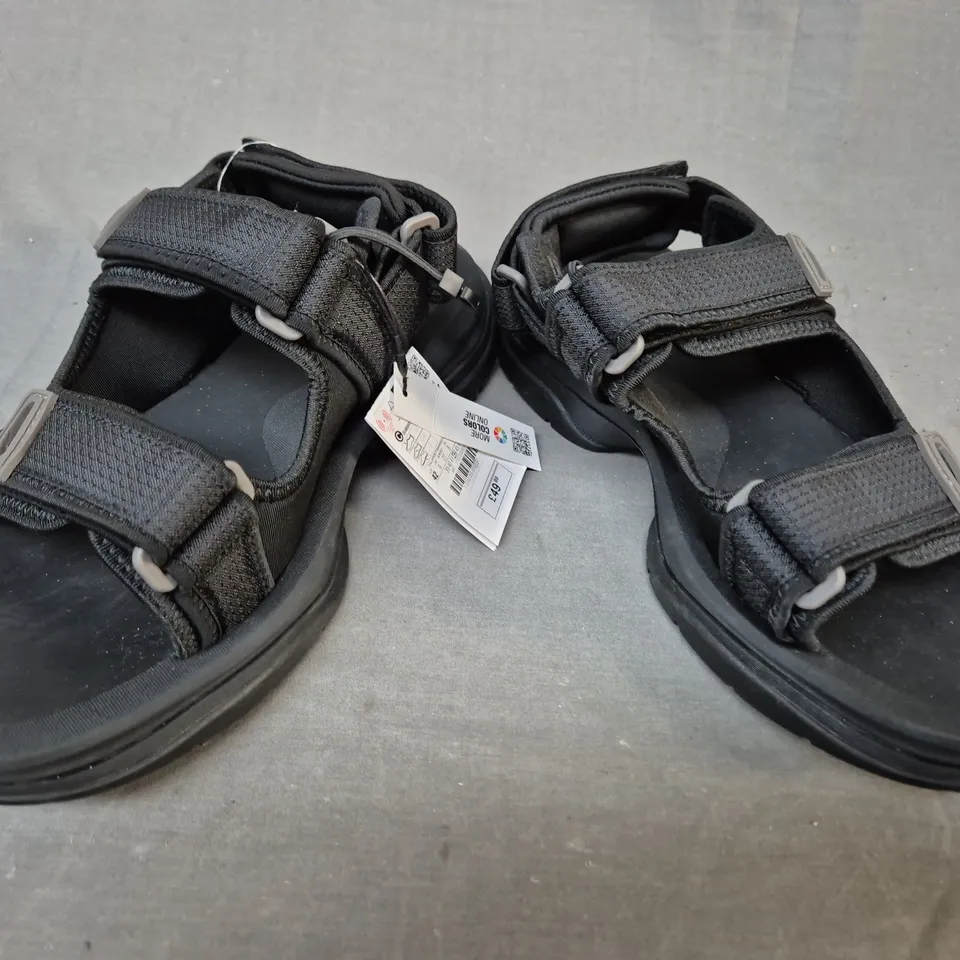 PAIR OF ZARA OPEN TOE SANDALS IN BLACK EU SIZE 42