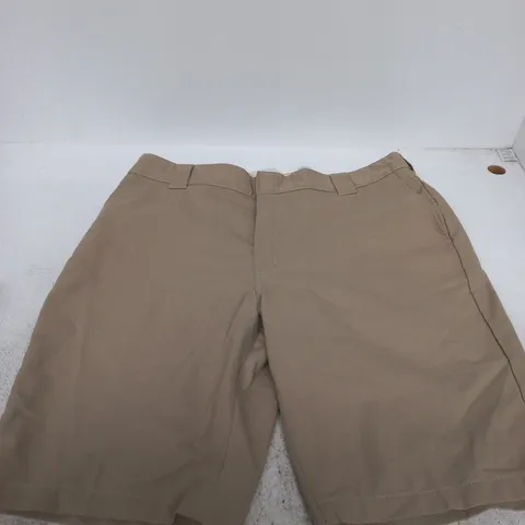 DICKIES BEIGE SHORTS SIZE 37