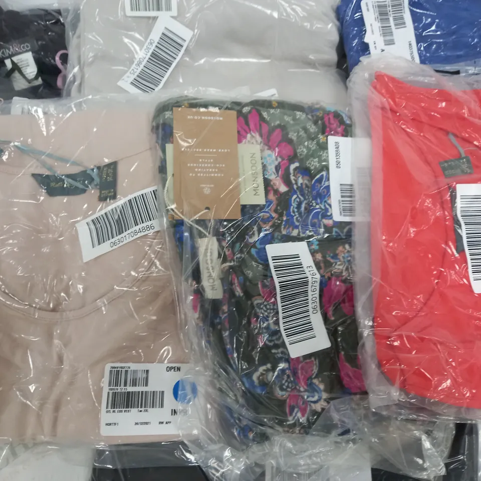 LOT OF 10 ASSORTED BAGGED CLOTHING ITEMS TO INCLUDE RUTH LANGSFORD AND MONSOON