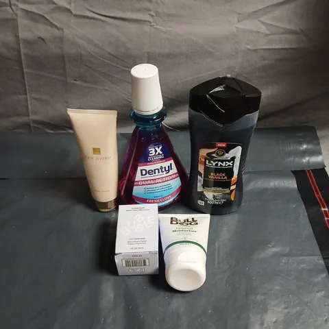 APPROXIMATELY 20 ASSORTED COSMETIC ITEMS TO INCLUDE LYNX, DENTYL, BULL DOG, CLOUD SURF MOISTURISER, AVON FAR AND AWAY ETC