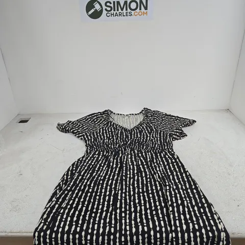 BON PRIX BLACK/WHITE PATTERN DRESS UK 20