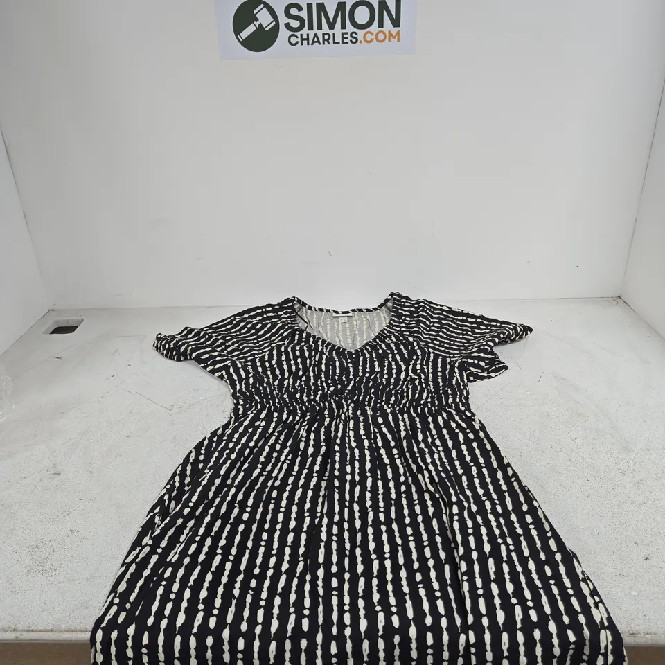 BON PRIX BLACK/WHITE PATTERN DRESS UK 20