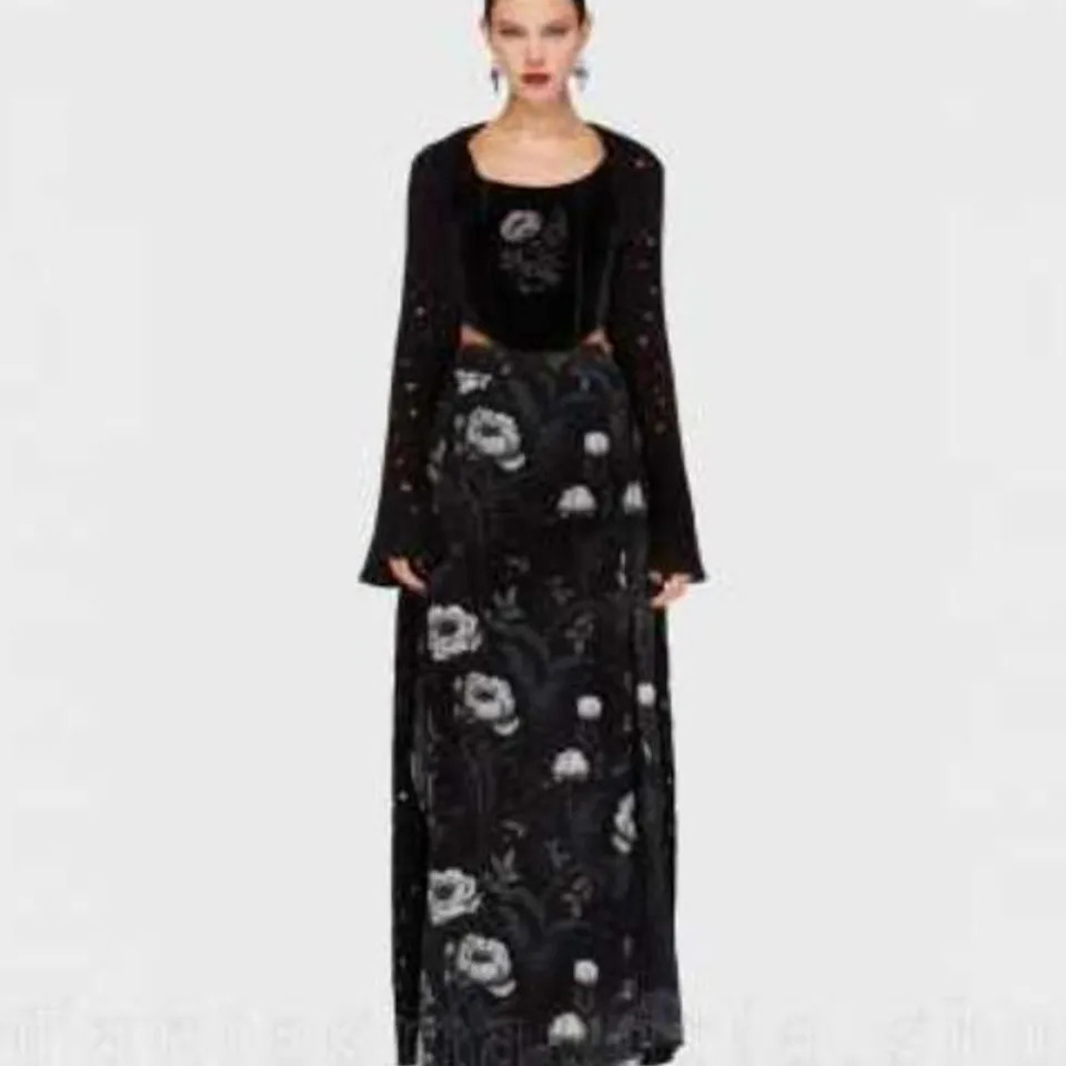 BRAND NEW KILLSTAR IVORY'S CHORUS MAXI SKIRT SIZE M