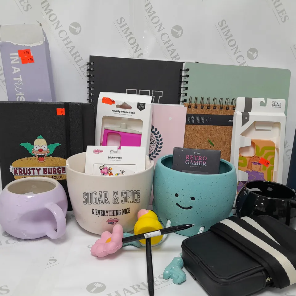 APPROXIMATELY 25 ASSORTED TYPO PRODUCTS TO INCLUDE STONEWARE MUGS AND BOWLS, A4 NOTEBOOKS, A5 NOTEBOOKS, CROSSBODY POUCH, TOTE BAGS, PHONE CASES  