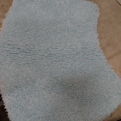 CURVE BATH MAN IN BLUE 
