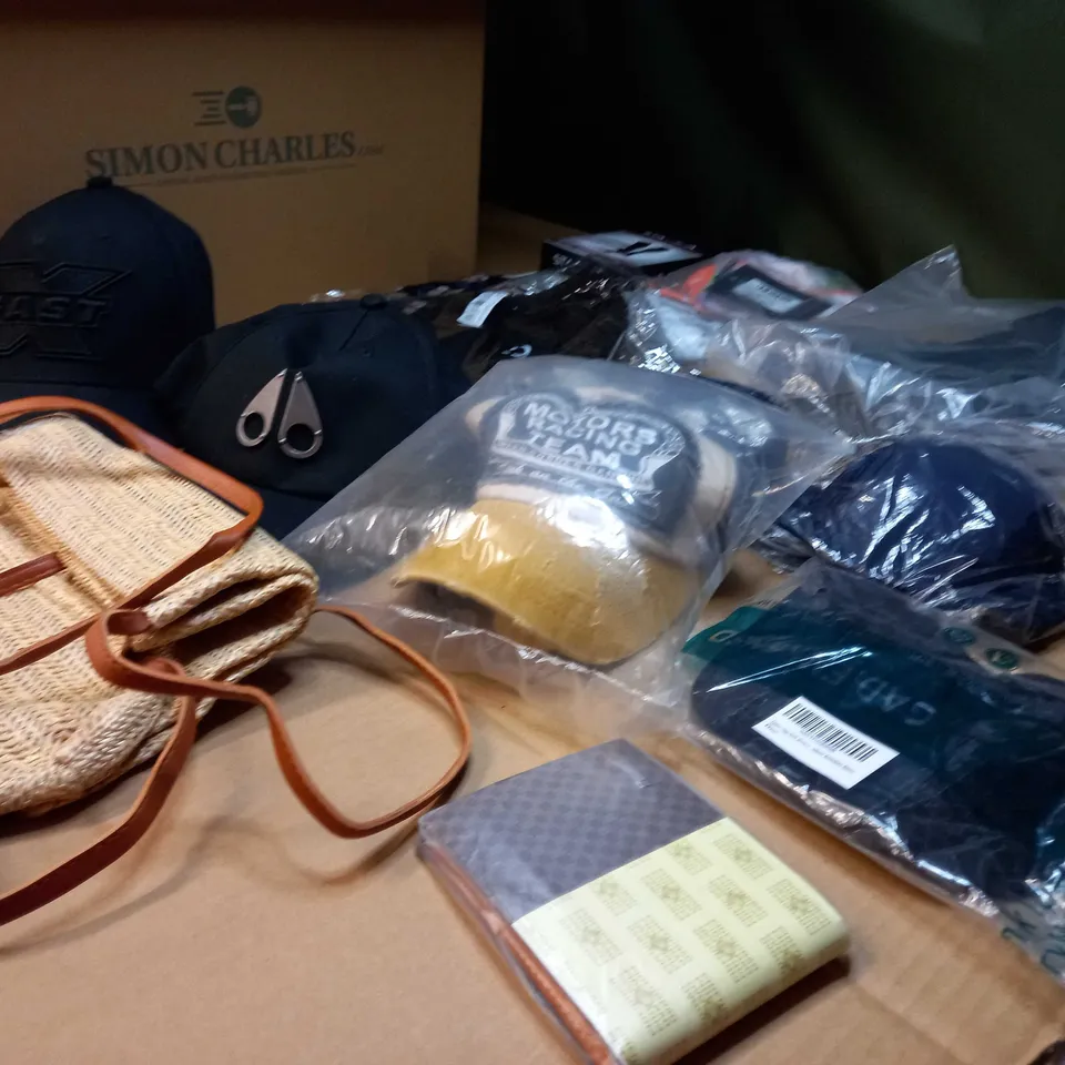 LOT OF APPROX. 15 ASSORTED CLOTHING ACCESSORIES  IN VARYING SIZES/COLOURS/STYLES TO INCLUDE: HATS, BAGS, SOCKS