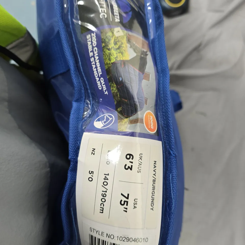 WEATHERBEETA COMFITEC HORSE RUG – NAVY/BURGUNDY, SIZE 6FT 3IN