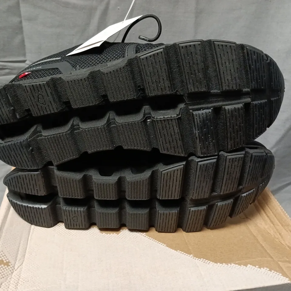 ON CLOUD RUNNING TRAINERS IN BLACK - UK 4