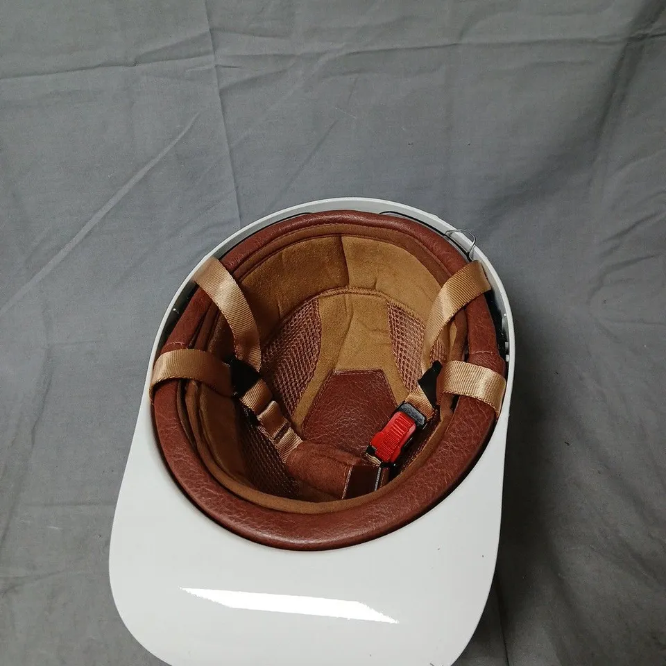 KUMOSHI WHITE VINTAGE STYLE MOTOR CYCLE  HELMET WITH BLACK CROSS‑STRIPE DESIGN –SIZE L 59-60CM