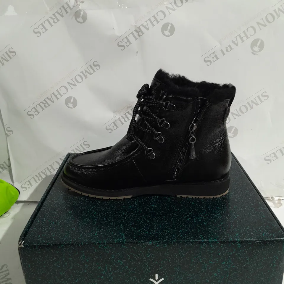 BLACK EMU AUSTRALIA BOOTS SIZE 5