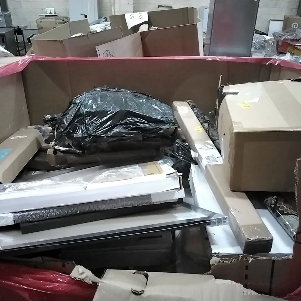 PALLET OF ASSORTED PRODUCTS AND HOUSEHOLD GOODS TO INCLUDE;SUITCASE,DESK MATT,RETRACTABLE GATE