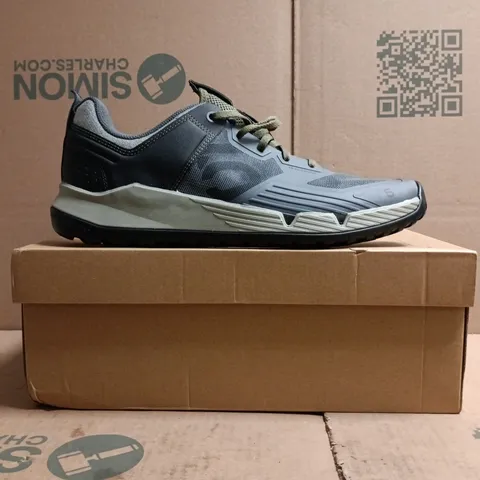 BOXED PAIR OF ADIDAS 5.10 TRAILCROSS XT TRAINERS IN GREY SIZE UK 11