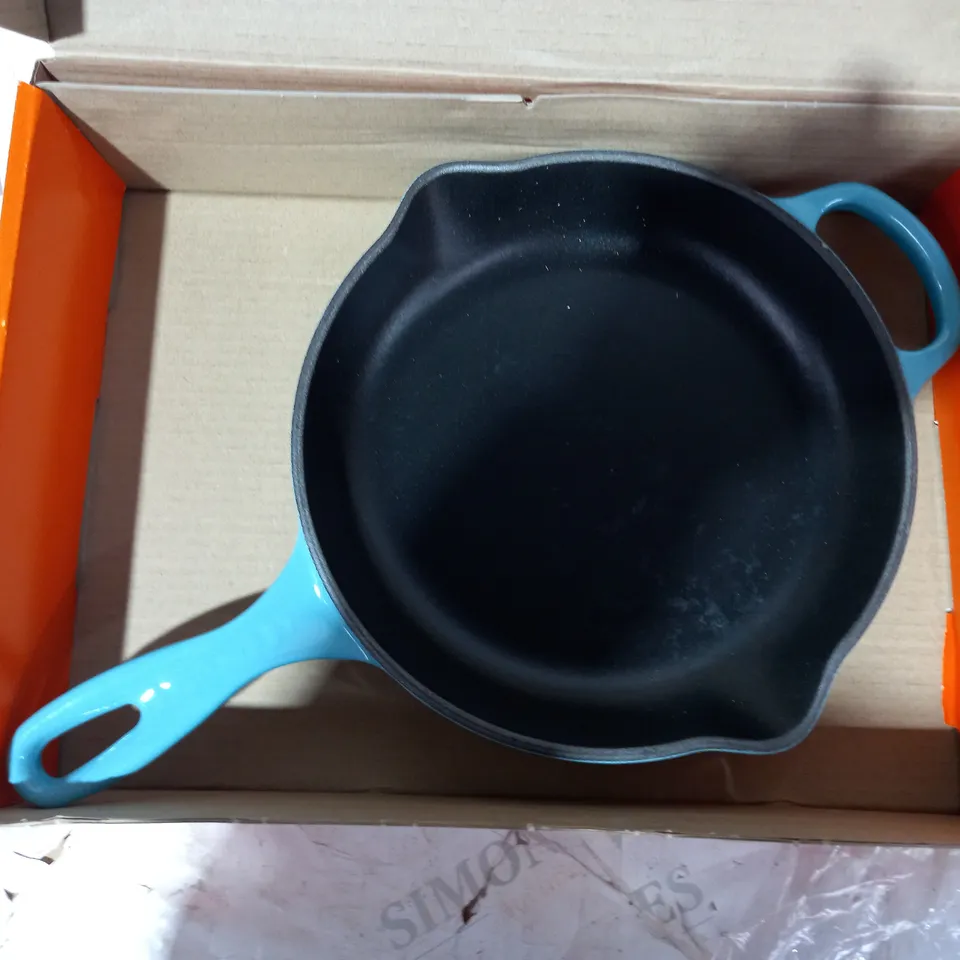 LE CREUSET 23cm CAST IRON FRYING PAN