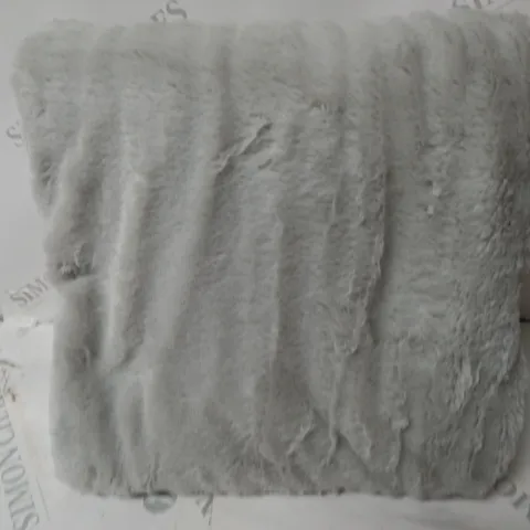 COZEE HOME VELVETSOFT HEATED THROW IN LIGHT GREY