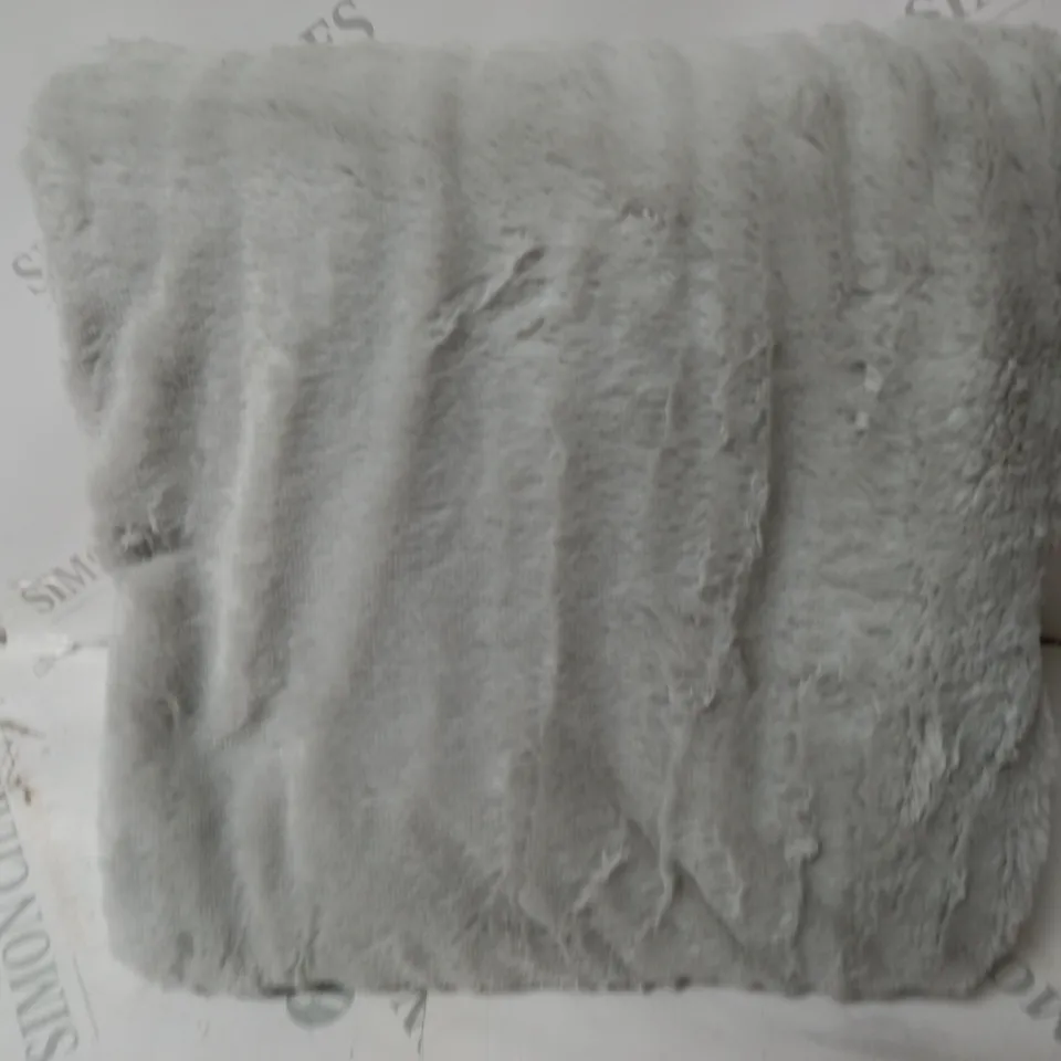 COZEE HOME VELVETSOFT HEATED THROW IN LIGHT GREY