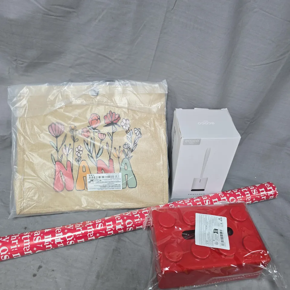 APPROXIMATELY 15 ASSORTED HOUSEHOLD PRODUCTS TO INCLUDE STORAGE BAG, WRAPPING PAPER, TOILET BRUSH ETC 