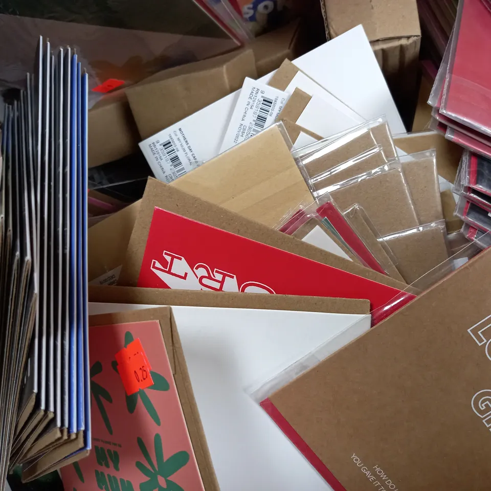 LARGE QUANTITY OF GRETTING CARDS, STICKER ROLL, RESIN CHRISTMAS ORNAMENT 