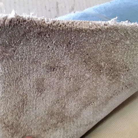 ROLL OF QUALITY GREY CARPET