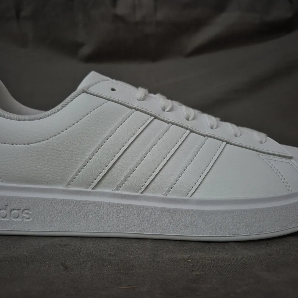 BOXED PAIR OF ADIDAS GRAND COURT 2.0 SHOES IN WHITE UK SIZE 9.5