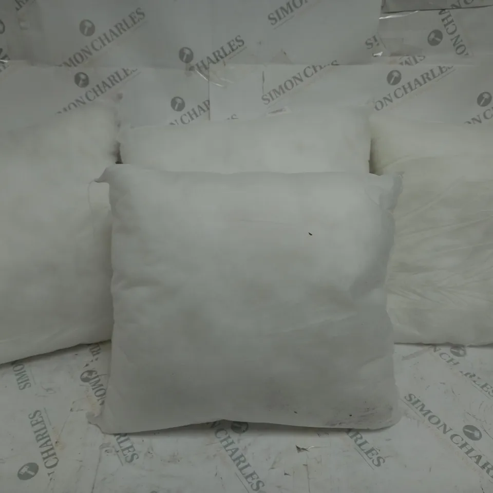 4 SMALL PILLOW IN WHITE