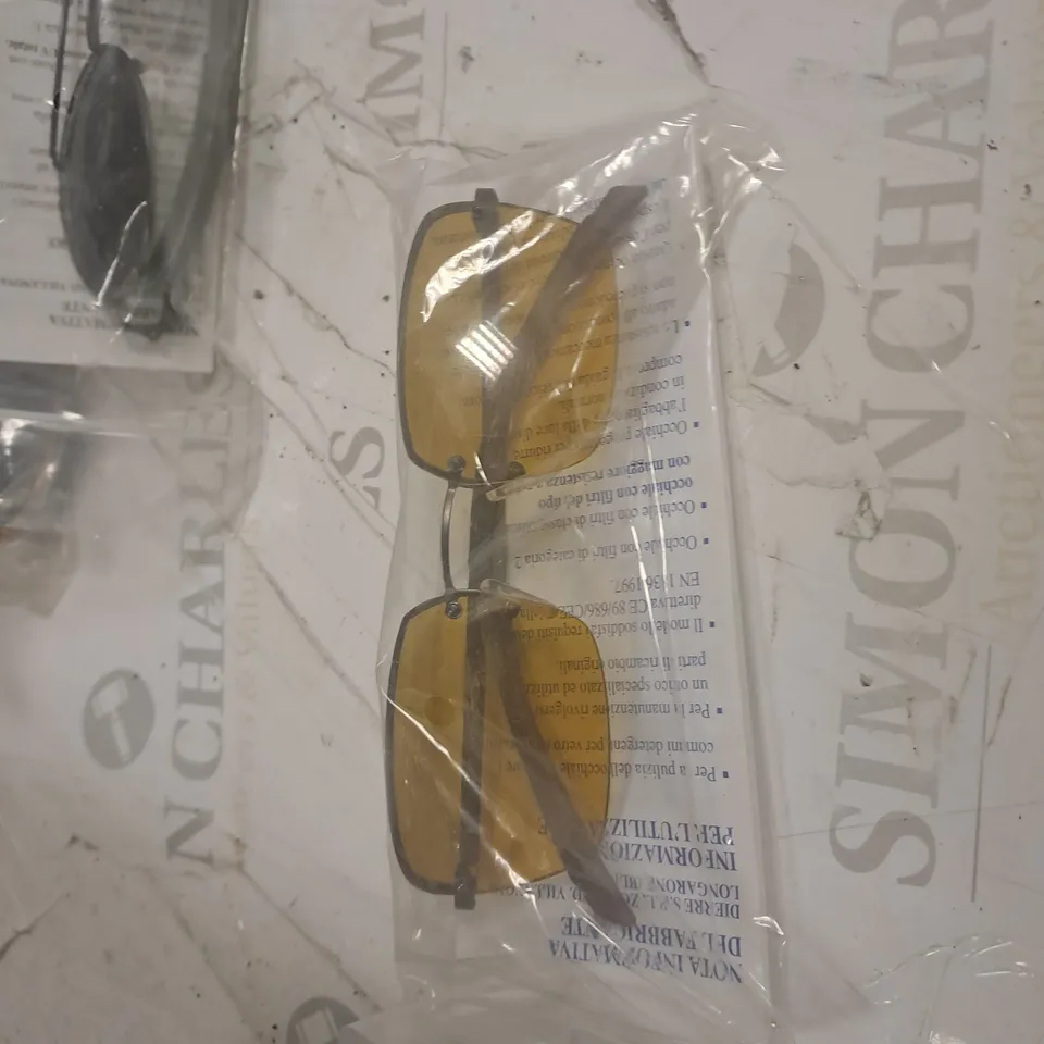 BOX OF 5 ASSORTED SUNGLASSES 