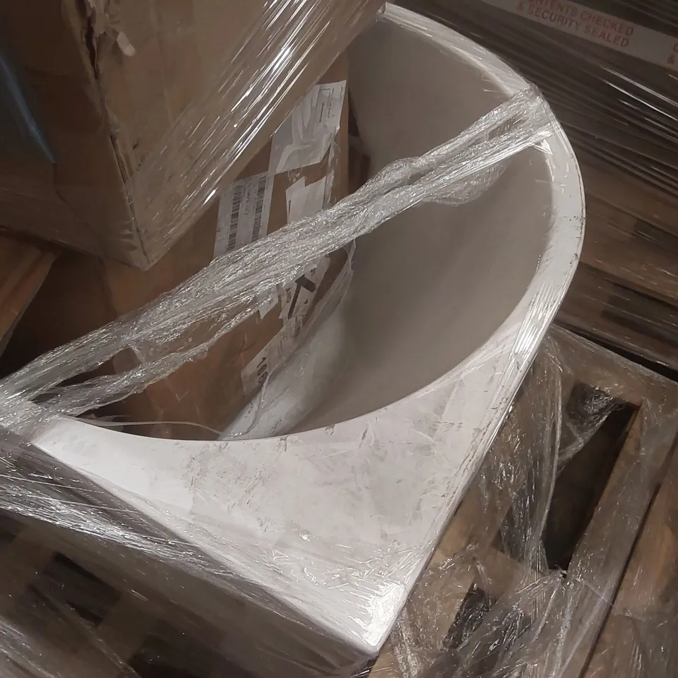 PALLET CONTAINING ASSORTED FURNITURE ITEMS INCLUDING: BATHTUB, OFFICE CHAIR, CABINET ECT