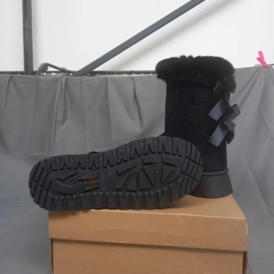 BOXED BLACK FLUFFY BOOTS SIZE 38