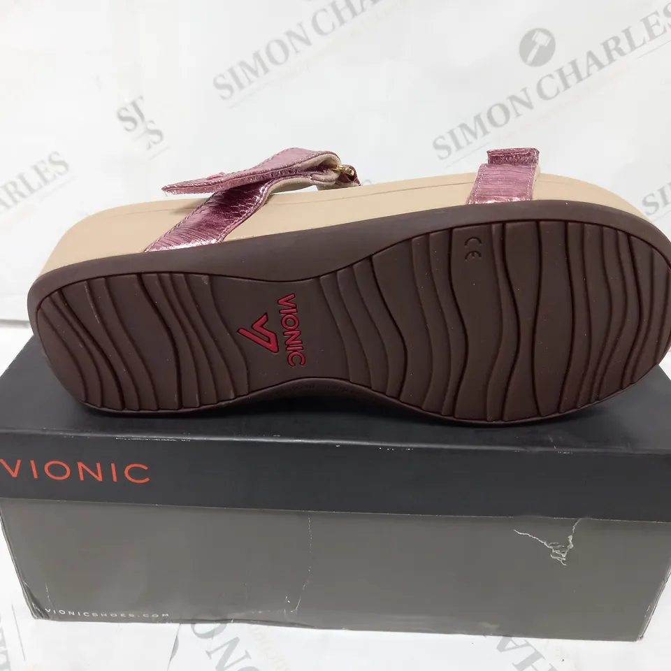 BOXED PAIR OF VIONIC ELLIE SANDALS PINK/METALLIC SIZE 7