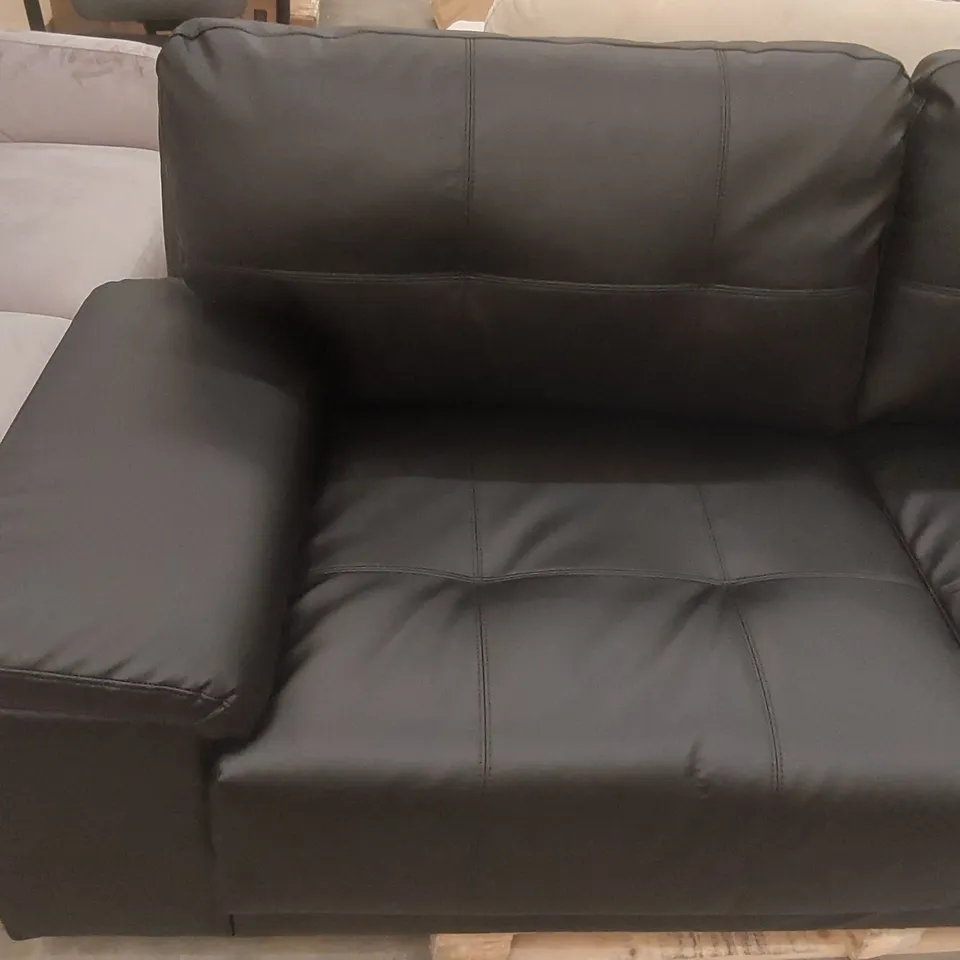 QUALITY DESIGNER FAUX LEATHER UPHOLSTERED 4-SEATER SOFA