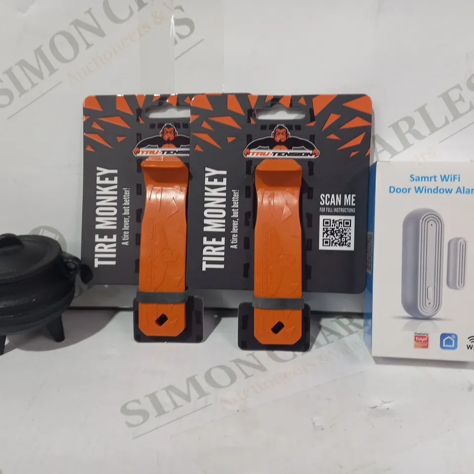 LOT OF APPROXIMATELY 10 ASSORTED HOUSEHOLD ITEMS TO INCLUDE SMART WIFI DOOR WINDOW ALARM, TIRE MONKEY TIRE LEVER, WITCH CASKET DECORATIVE CAULDRON, ETC