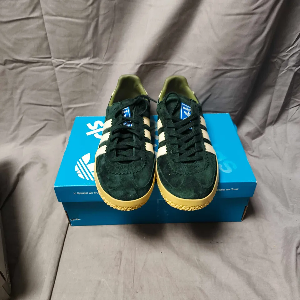 ADIDAS GREEN SUEDE SNEAKERS WITH WHITE THREE STRIPES AND GUM SOLE – WITH BOX SIZE 8.5
