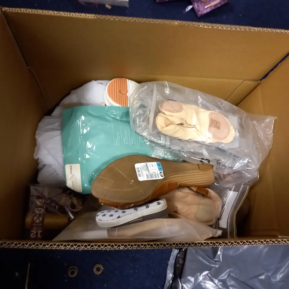 APPROXIMATELY 15 PAIRS OF ASSORTED UNBOXED SHOES AND FOOTWEAR TO INCLUDE; AMBER, POLO, ZARA AND CALPIERRE