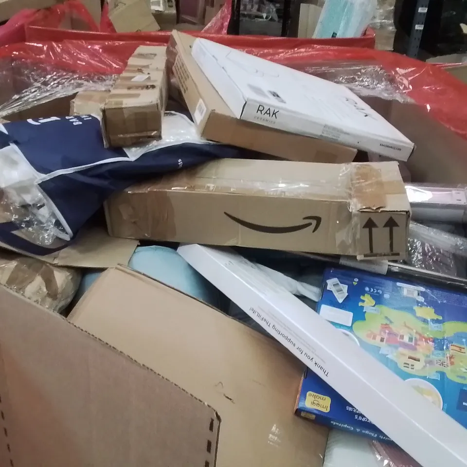 PALLET OF ASSORTED HOUSEHOLD GOODS AND PRODUCTS TO INCLUDE;TOILET SEAT,AQUARIUM LIGHT,DANCE MAT