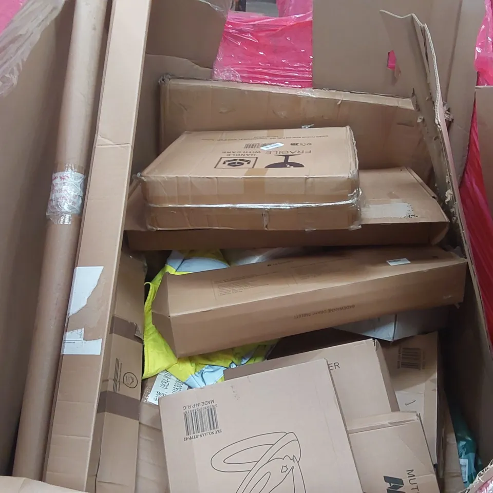 PALLET OF ASSORTED ITEMS INCLUDING: ROBOROCK S7 ROBOTIC VACUUM CLEANER, UDREAMER RECORD PLAYER, LARGE RUG, CHRISTMAS GARLAND, BABY CHANGING MAT ECT