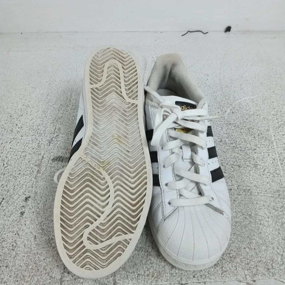ADIDAS SUPERSTAR WHITE TRAINERS – BLACK 3-STRIPE DETAIL SIZE 5