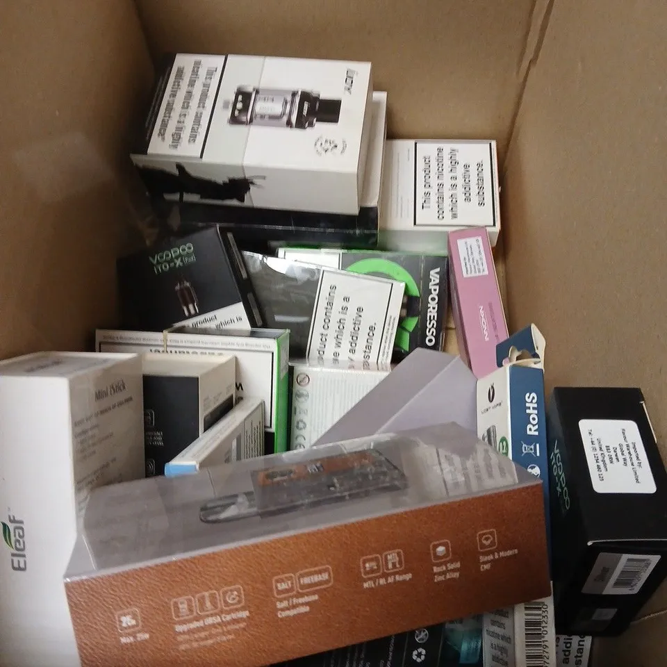 APPROXIMATELY 30 ASSORTED VAPES, E-CIGARETTES & ACCESSORIES TO INCLUDE GEEK VAPE, LOST VAPE, UWELL VALYRAN, ETC 