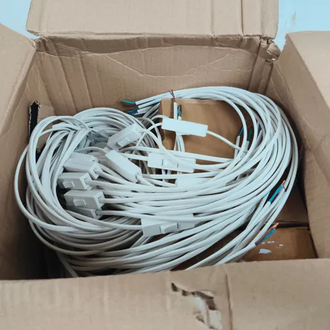 ASSORTED WHITE COMPUTER CABLES AND CONNECTORS 