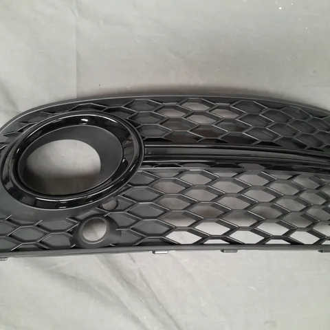 AUDI Q5 8R FOG LIGHT GRILLE