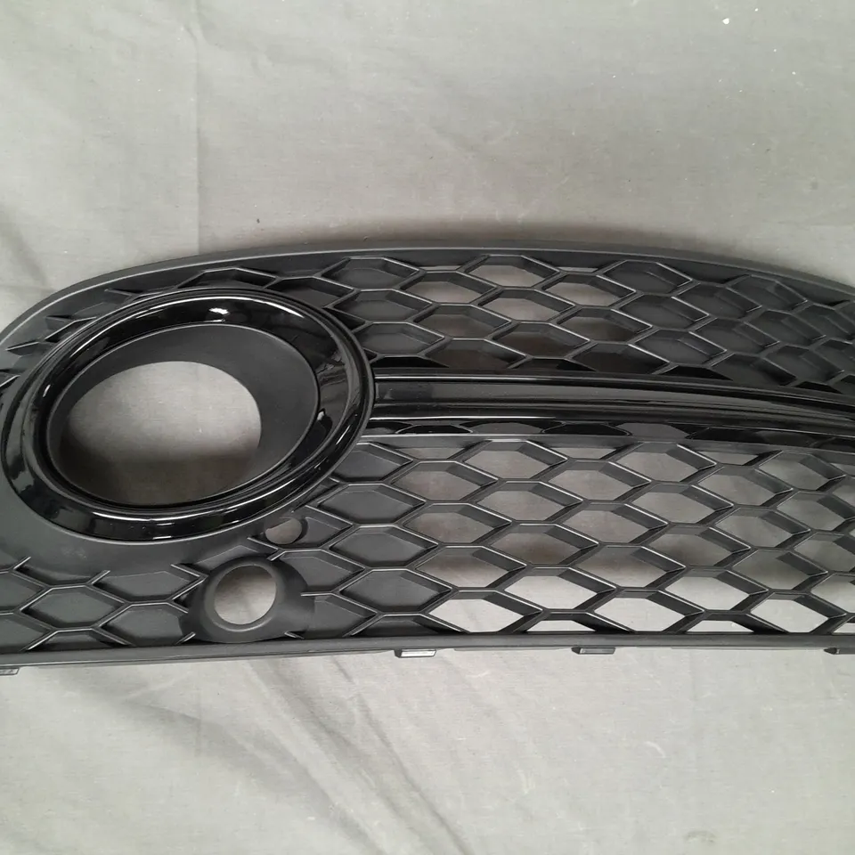 AUDI Q5 8R FOG LIGHT GRILLE