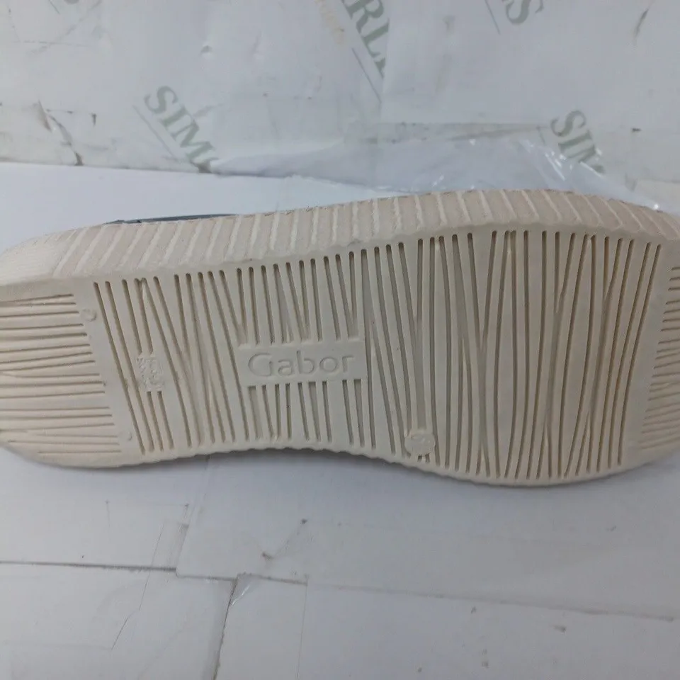PAIR OF GABOR ZIP/LACE LOWS IN NAVY - SIZE 6.5