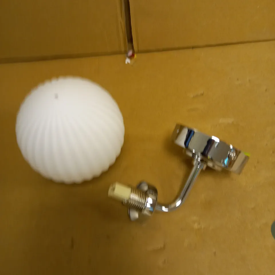 CLASSIC RIB BATHROOM WALL LIGHT