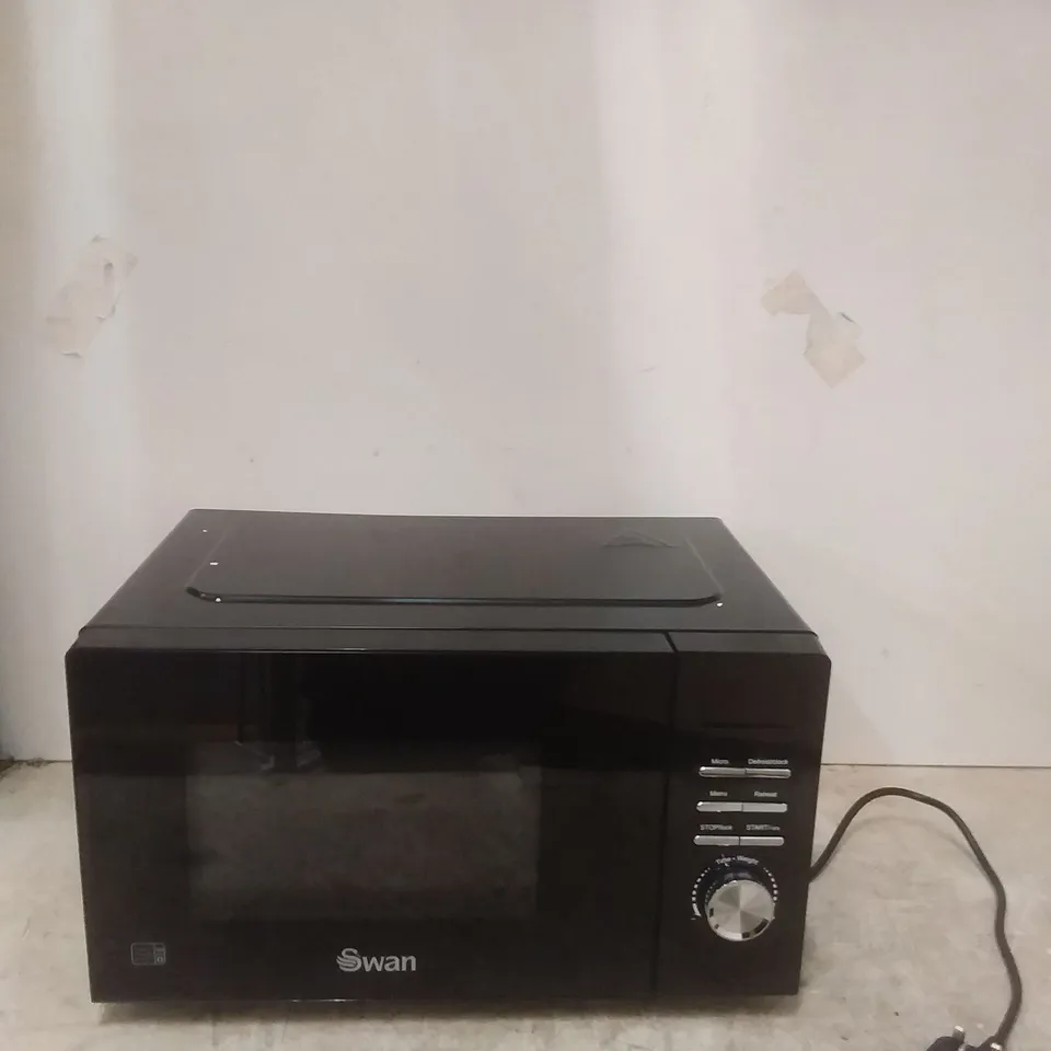 BOXED SWAN 700W MANUAL MICROWAVE - BLACK RRP £64