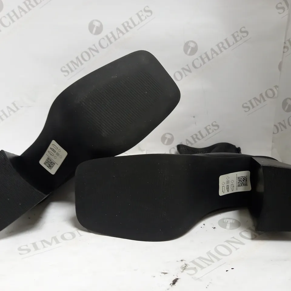 TOPSHOP SQUARE TOE CHUNKY HEELS UK SIZE 5 WIDE FIT