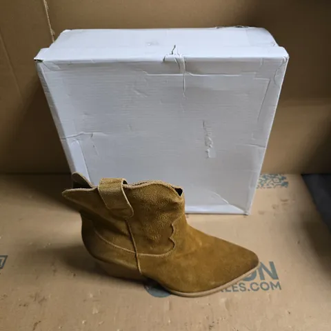 TAN SUEDE ANKLE BOOTS WITH WESTERN STYLING - UK SIZE 6