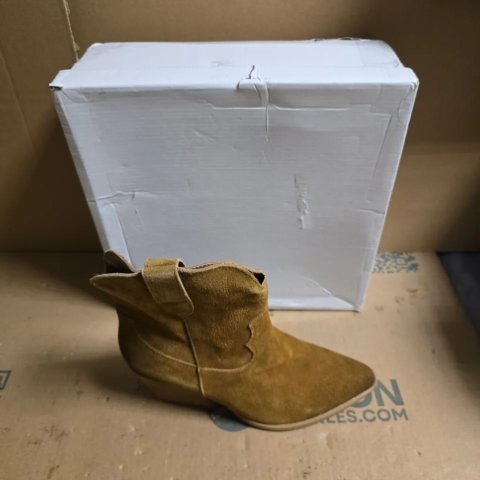 TAN SUEDE ANKLE BOOTS WITH WESTERN STYLING - UK SIZE 6 